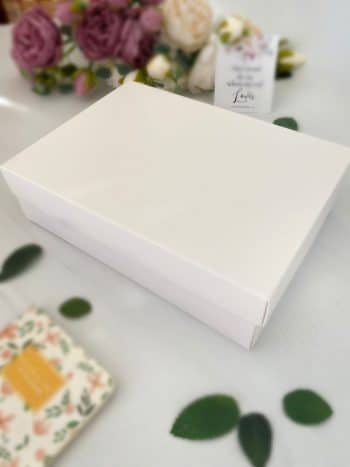 Универсальная коробка 21х15х5,7 см, белая