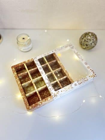 Коробка с окном под 16 конфет Золотая, 177х177х38 мм (дно и обечайка) — изображение 4