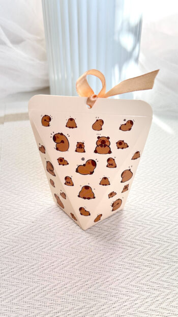 Коробочка с лентой для 1 печенья, Малыш капибары — изображение 2