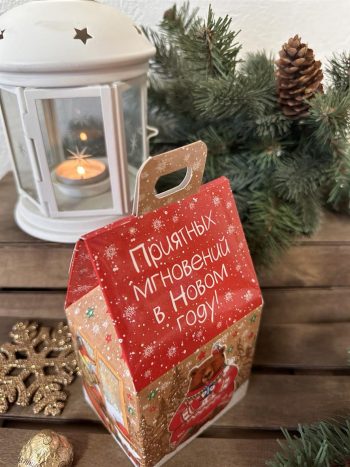 Коробка новогодняя подарочная Приятные мгновения, 91х70х157 (+30) мм (домик) — изображение 2