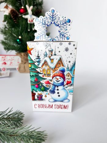 Коробка новогодняя подарочная снежинка Новогодний дворик, 93х61х140 (+67) мм — изображение 2